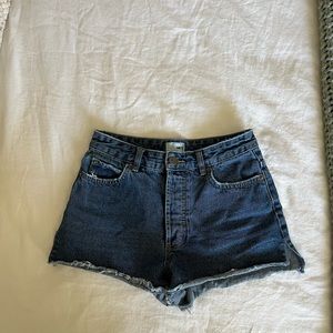 Amuse Society dark jean medium-high waisted shorts. Size 26